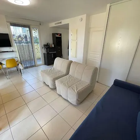 Locations De A Six-fours Avec Piscine Et Parking Prive Et A 800m De La Apartment Six-Fours-les-Plages